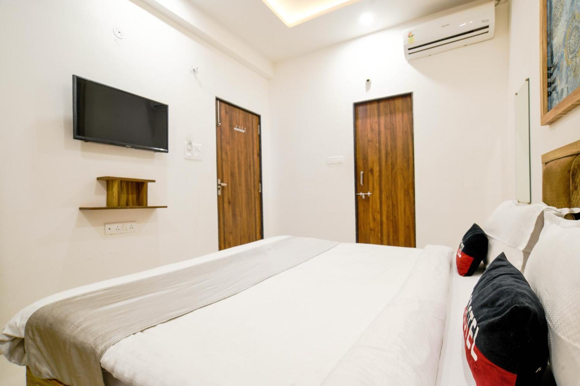 Aceotel Inn Flamingo Indore Esterno foto