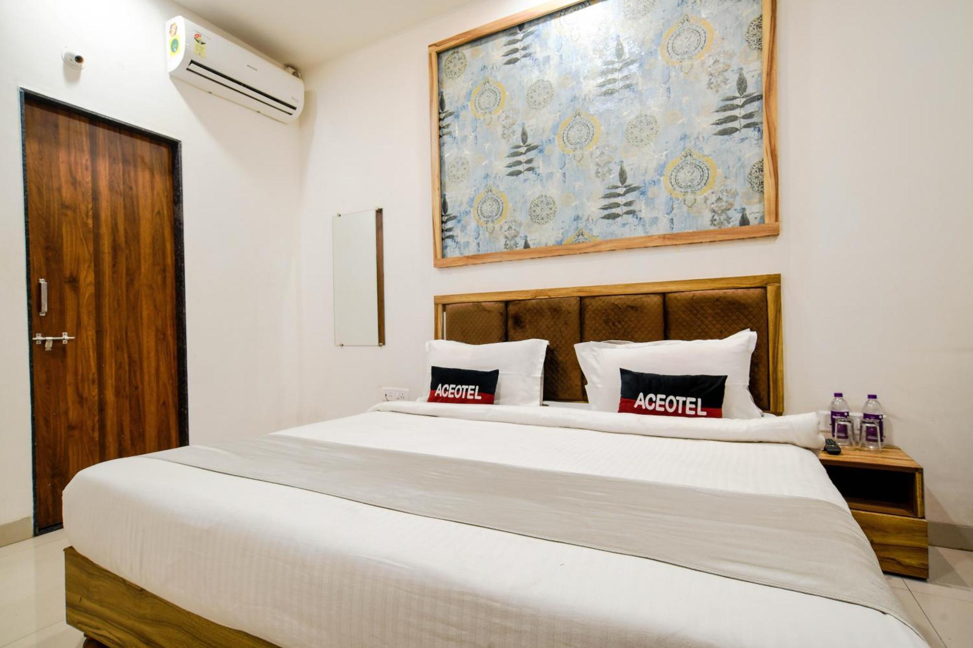 Aceotel Inn Flamingo Indore Esterno foto