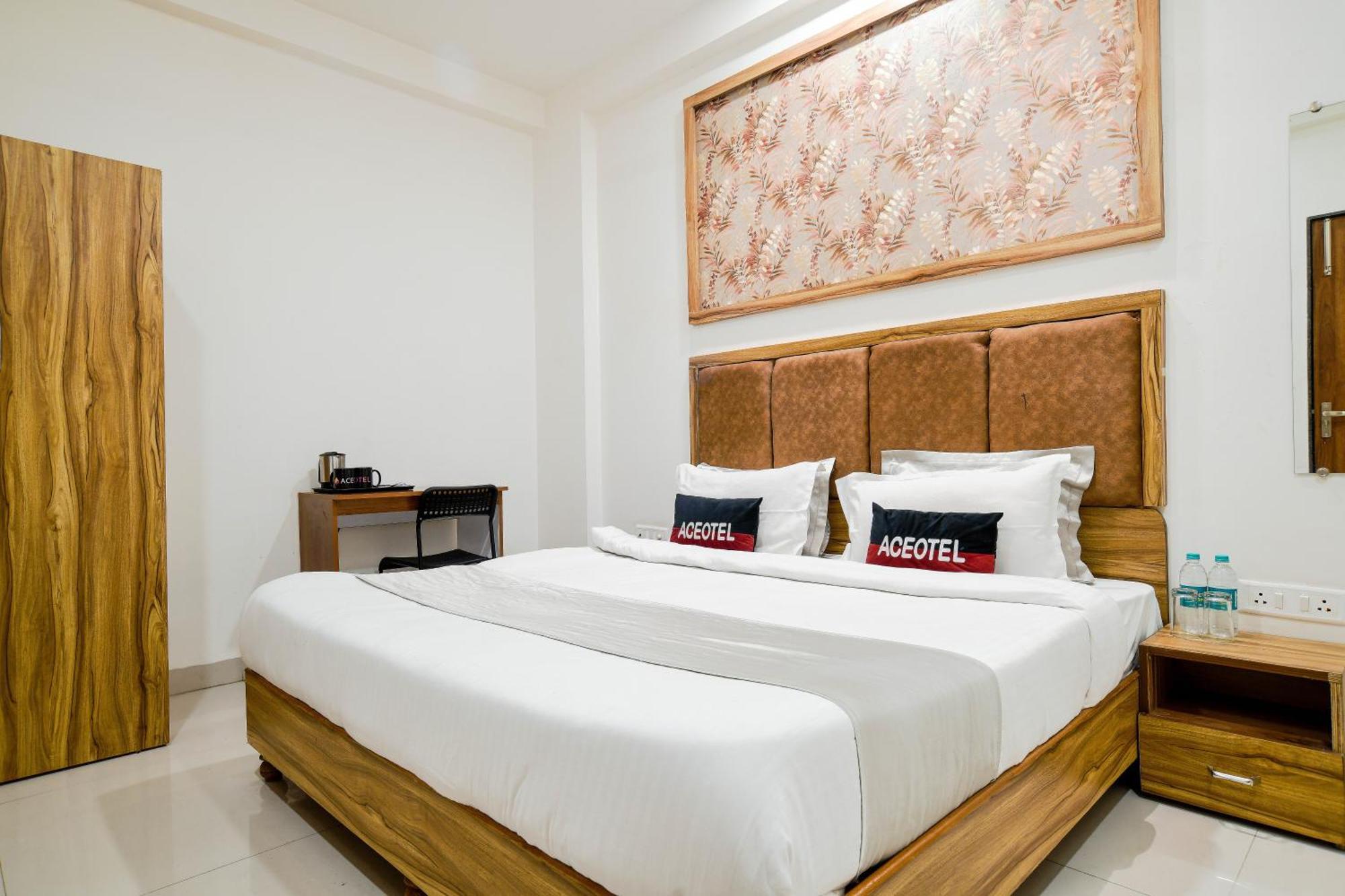 Aceotel Inn Flamingo Indore Esterno foto