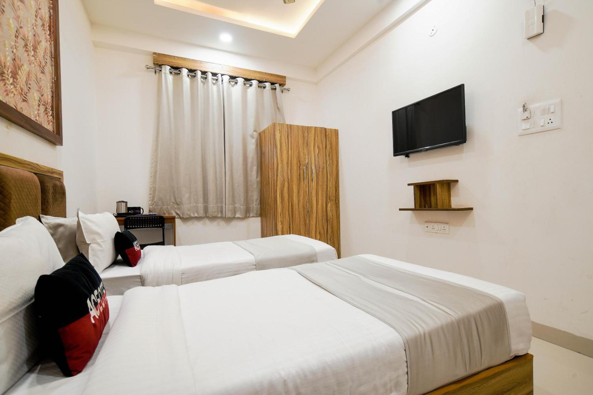 Aceotel Inn Flamingo Indore Esterno foto